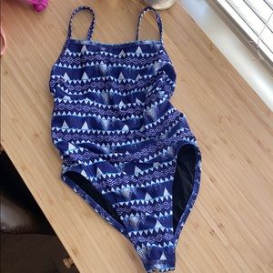 Jolyn one-piece bathing suit size 28